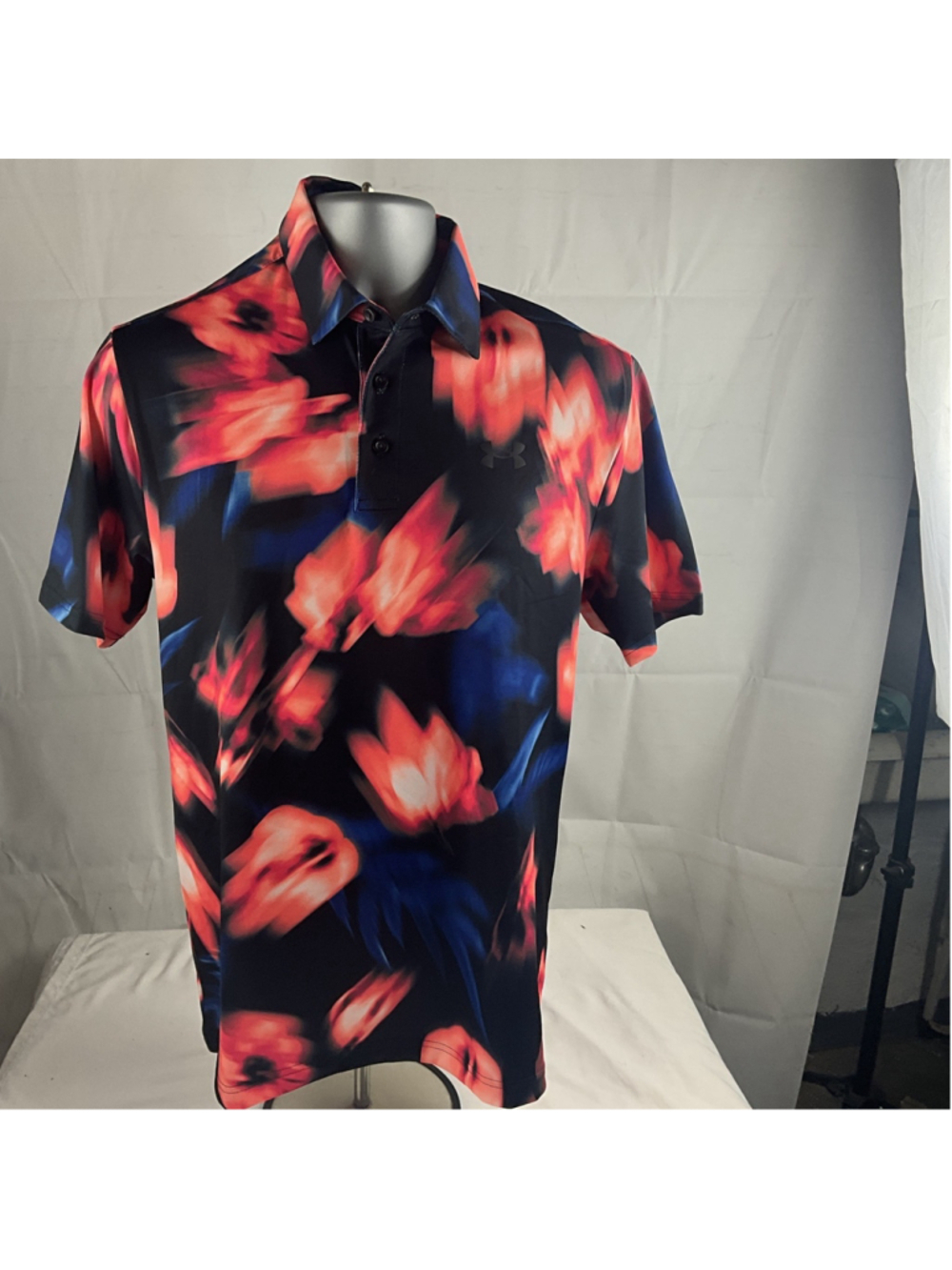 Men’s Under Armour Playoff Polo Size Small Multicolor